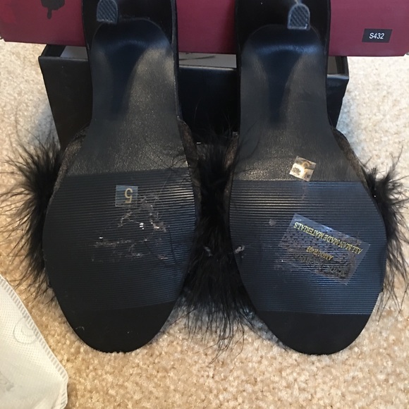 Vavavoom sexy little slippers - Picture 4 of 4